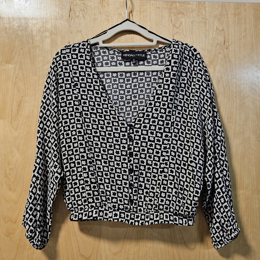 Kendall & Kylie Black and White Patterned Blouse